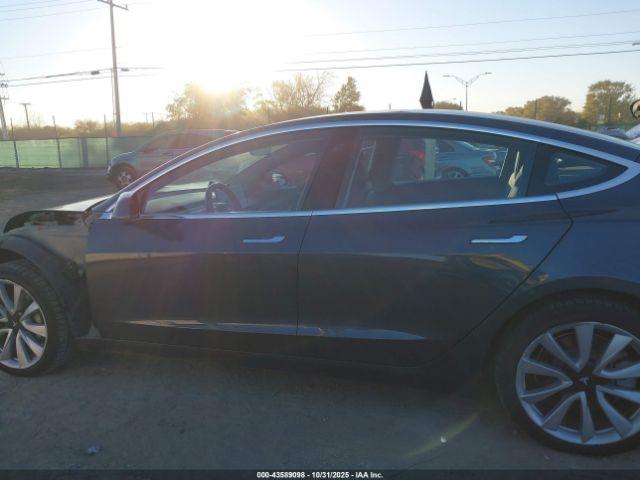 Tesla Model 3 Image 18