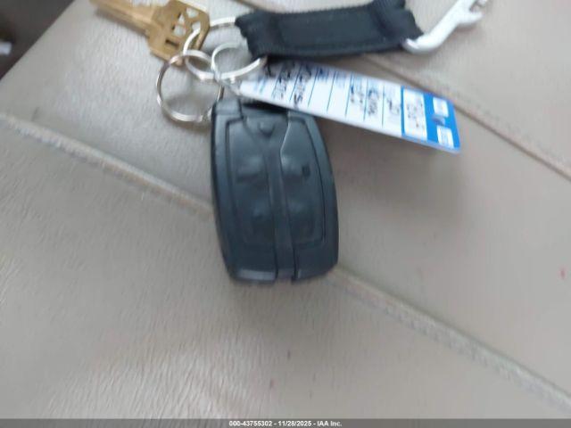 Land Rover LR2 Image 8