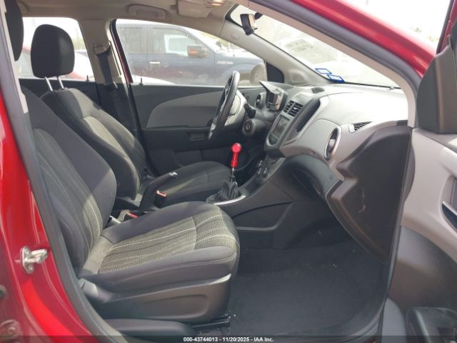 Chevrolet Sonic Lt Manual Image 4