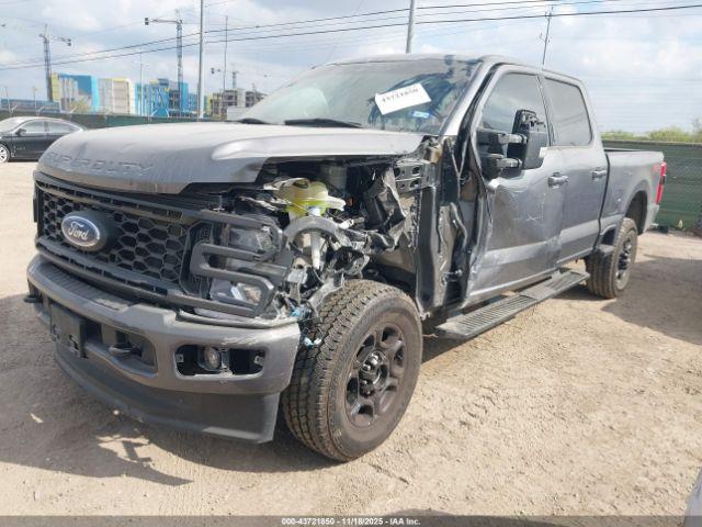 Ford F-250 Xlt Image 12