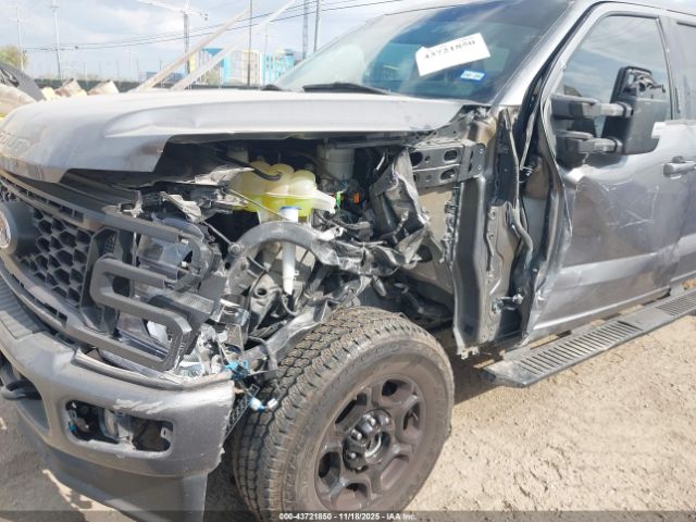 Ford F-250 Xlt Image 10