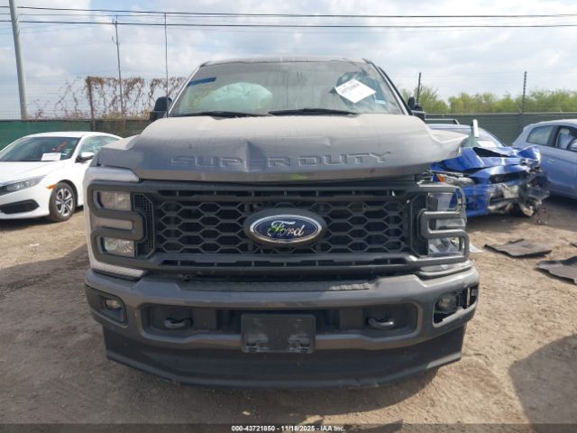 Ford F-250 Xlt Image 9