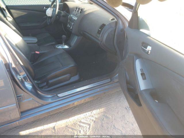 Nissan Altima 2.5 S Image 8