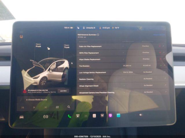 Tesla Model Y Long Range Dual Motor All-wheel Drive Image 10