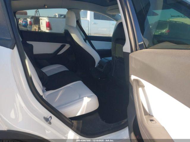 Tesla Model Y Long Range Dual Motor All-wheel Drive Image 18