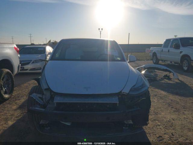 Tesla Model Y Long Range Dual Motor All-wheel Drive Image 16