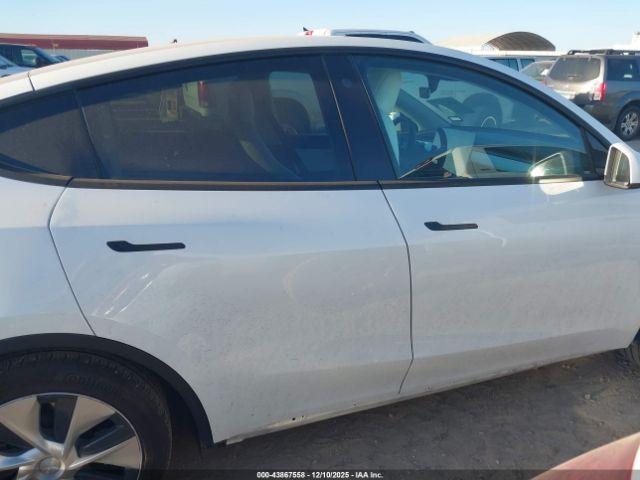 Tesla Model Y Long Range Dual Motor All-wheel Drive Image 8