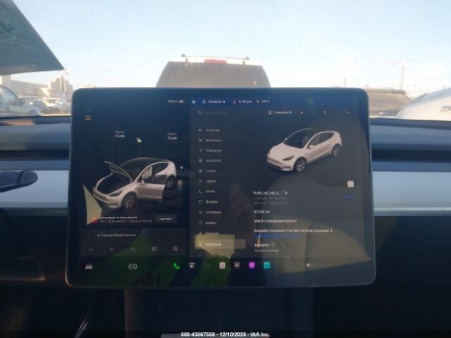 Tesla Model Y Long Range Dual Motor All-wheel Drive Image 20
