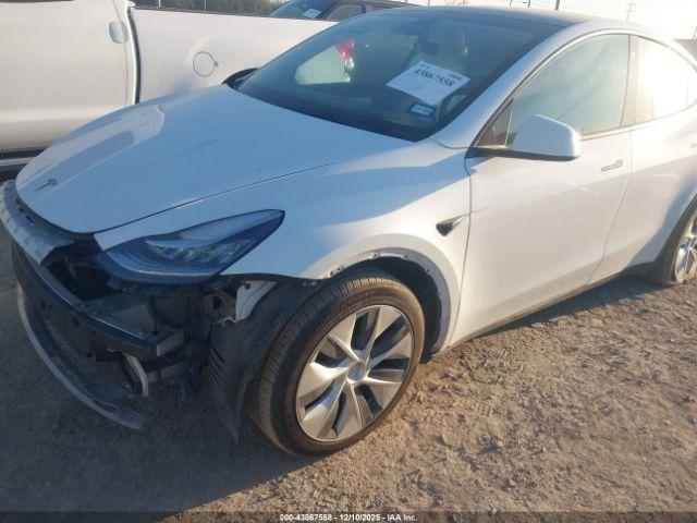 Tesla Model Y Long Range Dual Motor All-wheel Drive Image 17