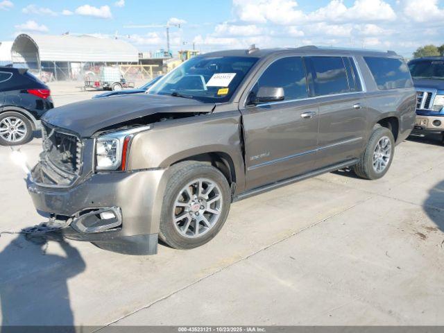 GMC Yukon Denali Image 3