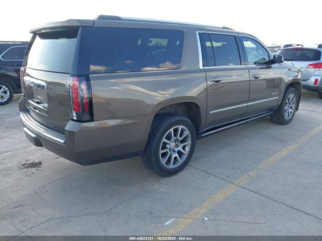 GMC Yukon Denali Image 4