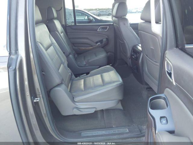 GMC Yukon Denali Image 12