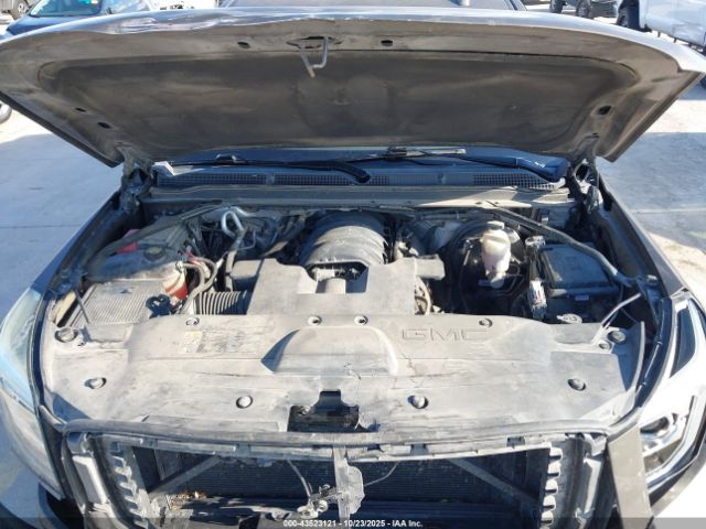 GMC Yukon Denali Image 9