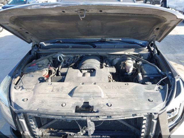 GMC Yukon Denali Image 9