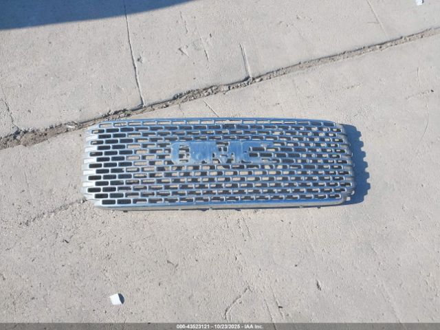 GMC Yukon Denali Image 13