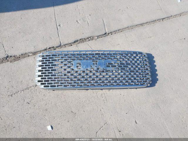 GMC Yukon Denali Image 13