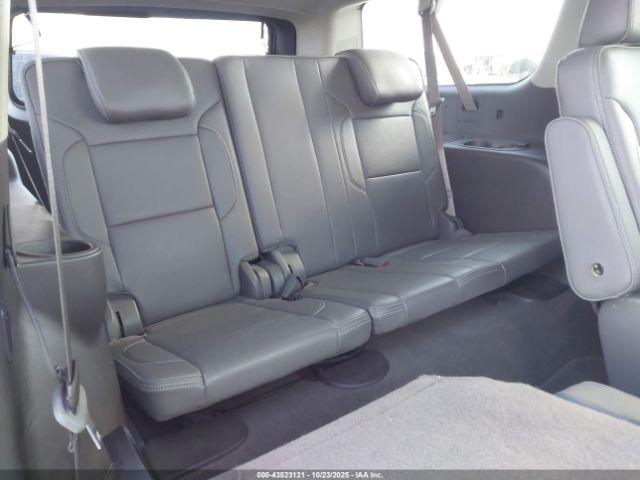 GMC Yukon Denali Image 18