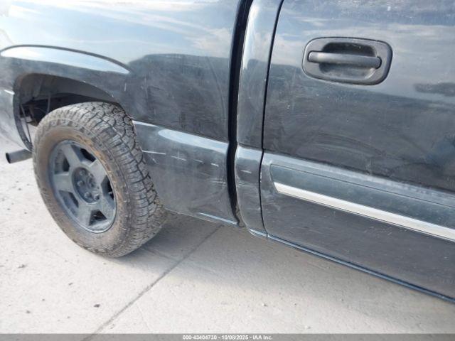 Chevrolet Silverado 1500 Ls Image 12