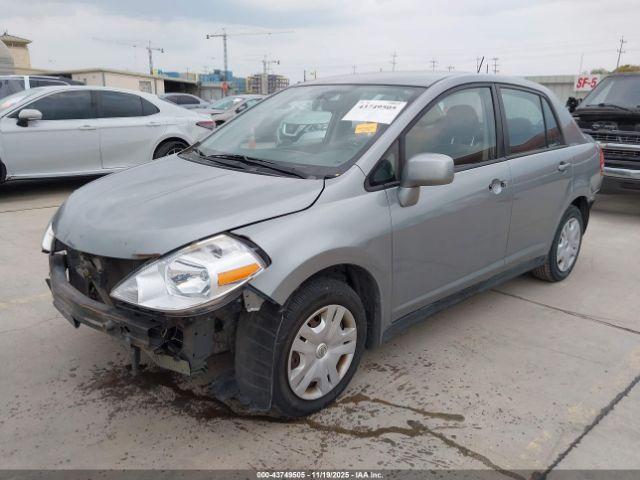 Nissan Versa 1.8s Image 13