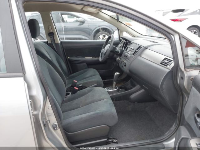Nissan Versa 1.8s Image 15
