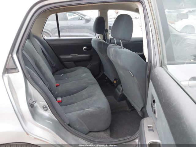Nissan Versa 1.8s Image 3