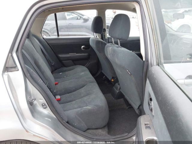 Nissan Versa 1.8s Image 3