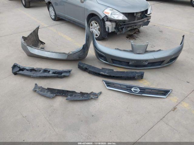 Nissan Versa 1.8s Image 5