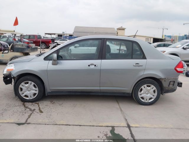 Nissan Versa 1.8s Image 7