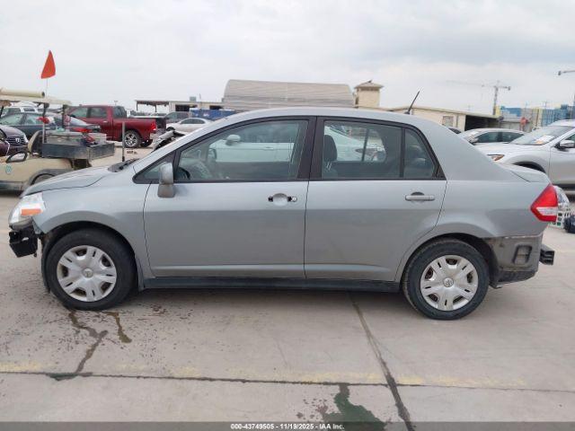 Nissan Versa 1.8s Image 7