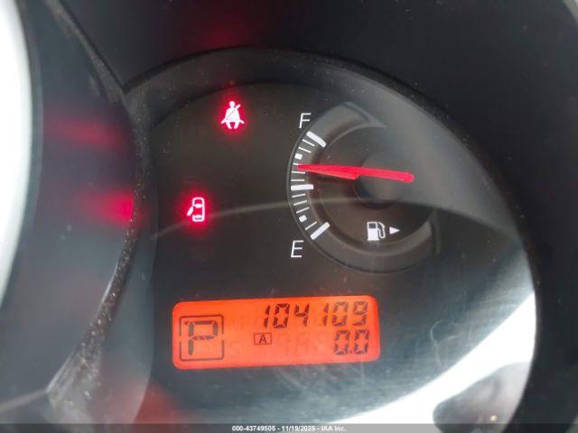 Nissan Versa 1.8s Image 8