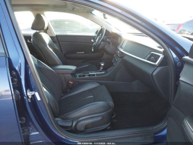 Kia Optima S Image 17