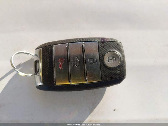 Kia Optima S Image 4