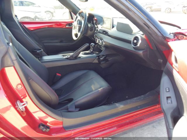 Mazda MX-5 Miata Grand Touring Image 2