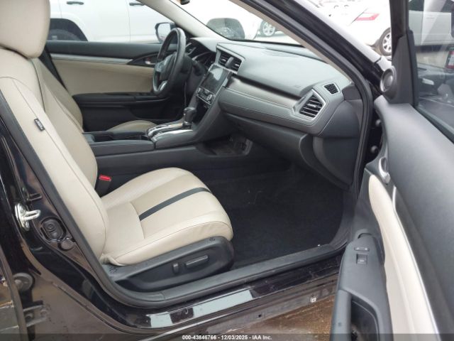 Honda Civic Touring Image 6