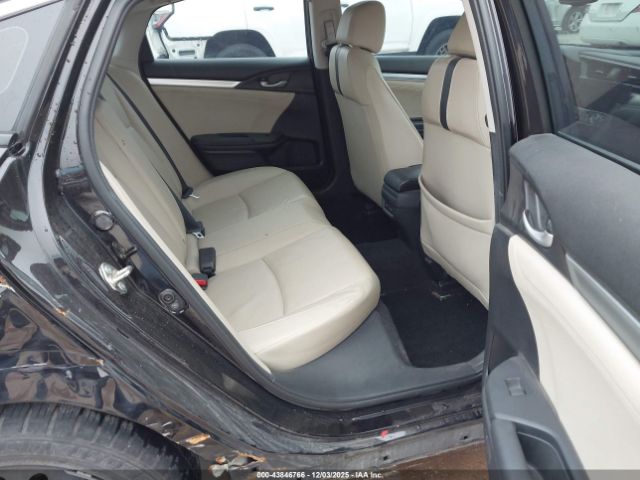 Honda Civic Touring Image 9