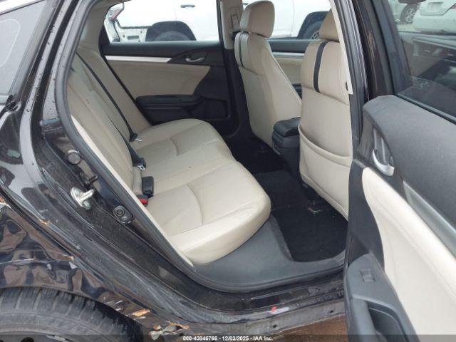 Honda Civic Touring Image 9