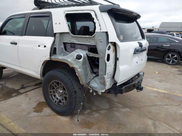 Toyota 4Runner Venture Special Edition Image 6