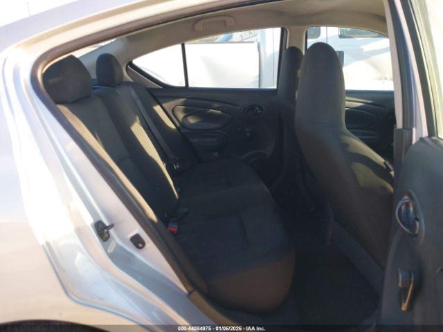 Nissan Versa 1.6 S Image 6
