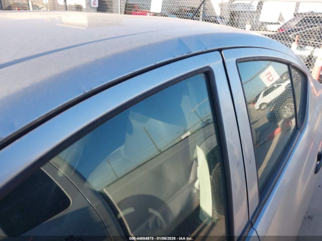 Nissan Versa 1.6 S Image 11