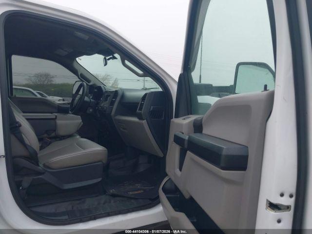 Ford F-250 Xl Image 5