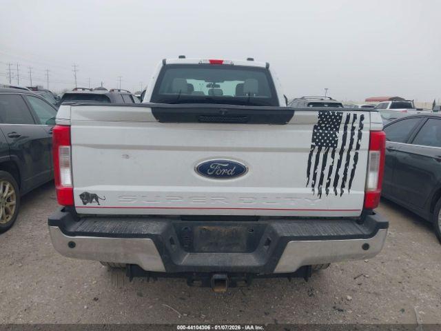 Ford F-250 Xl Image 16