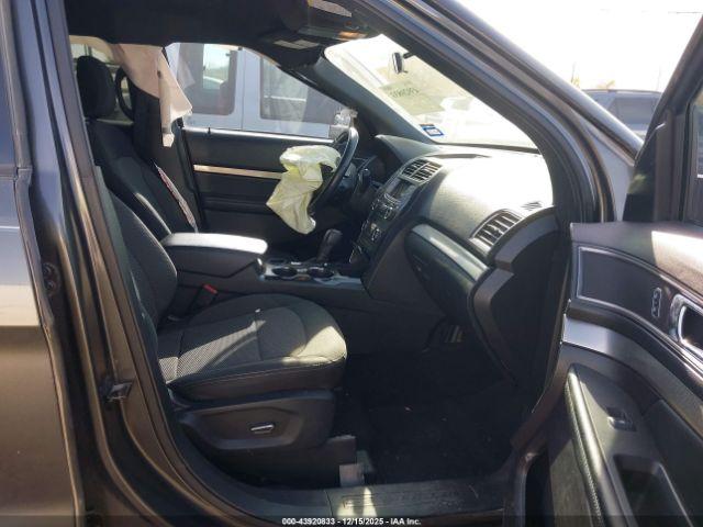 Ford Explorer Xlt Image 8