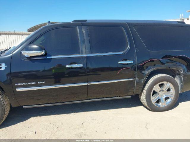 Cadillac Escalade Platinum Edition Image 13