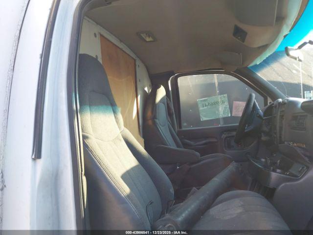 Chevrolet Express Image 9