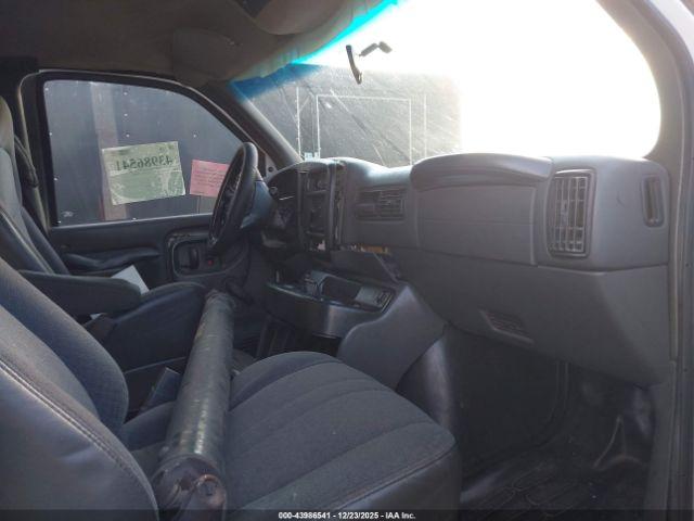 Chevrolet Express Image 7