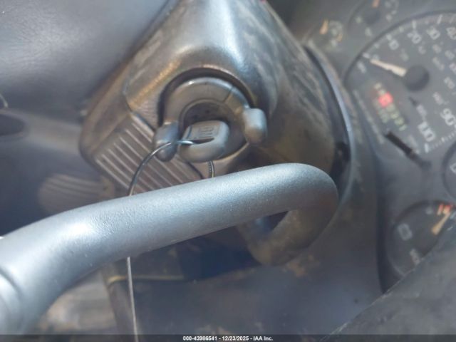 Chevrolet Express Image 15