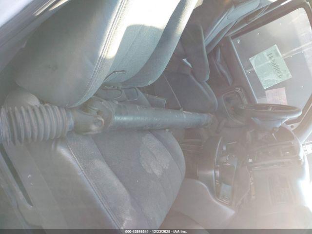 Chevrolet Express Image 2