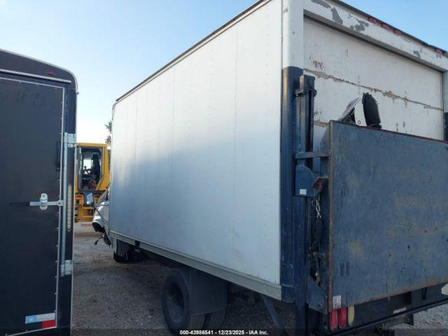 Chevrolet Express Image 3