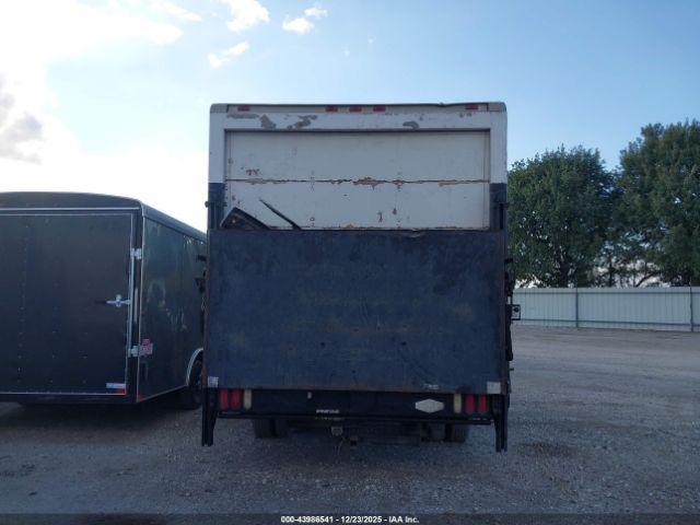 Chevrolet Express Image 12