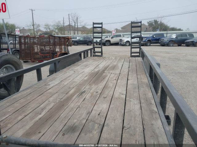 Lamar Flatbed Image 10